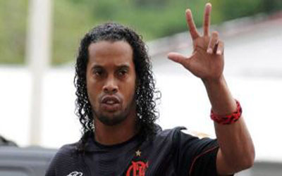 Ronaldinho entra na Justiça e está fora do Fla. Clube vai recorrer