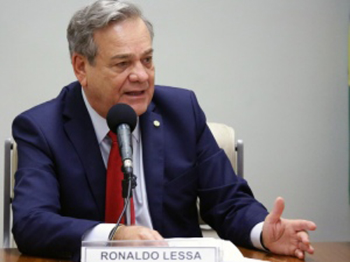 Lessa cobra proteção para profissionais de saúde de Alagoas durante pandemia