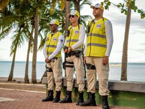 Suspeitos de participar de arrastão na Rua Fechada, na Ponta Verde, são encaminhados à Central de Flagrantes