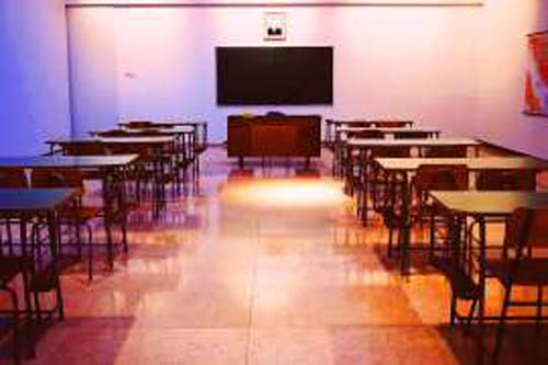 Câmara conclui aprovação de MP que suspende número mínimo obrigatório de dias letivos