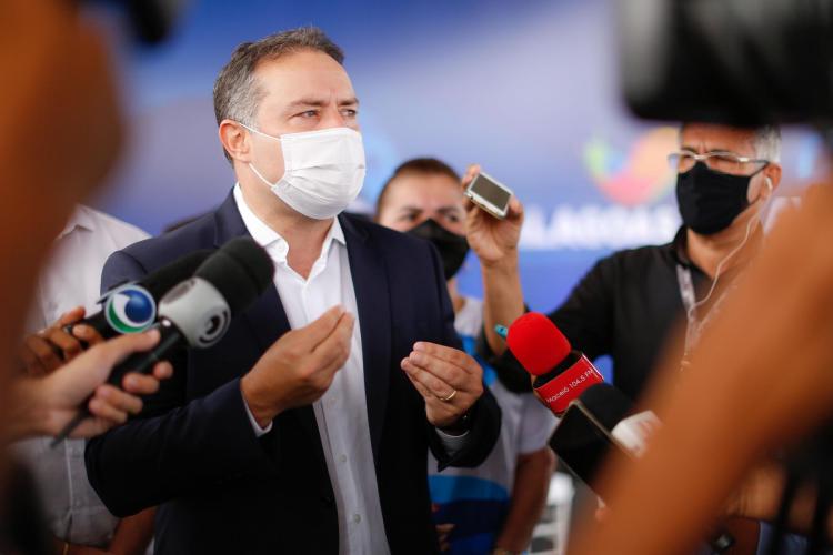 Salário de professor de AL subirá para um dos cinco melhores do país, garante governador