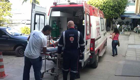 Adolescente de 15 anos fica ferido após colisão entre motocicleta e caminhão de entregas em São Miguel dos Campos