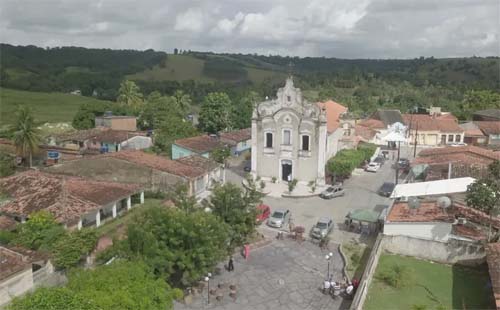 Homem é encontrado morto em córrego de difícil acesso em Santa Luzia do Norte