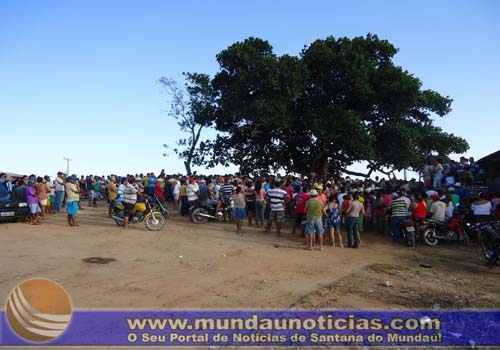 Famílias bloqueiam AL-110 e impedem passagem de veículos em Santana do Mundaú