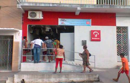 Gang do maçarico pratica furto em agência do Bradesco de São Sebastião