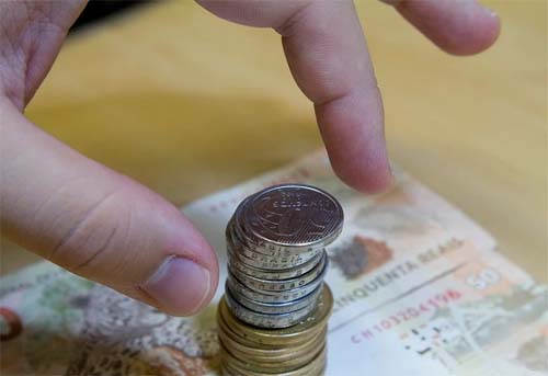 Poupança tem maior retirada para março desde 1995