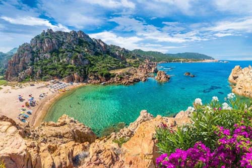 Ilha na Itália paga R$ 76 mil para quem se mudar para lá  