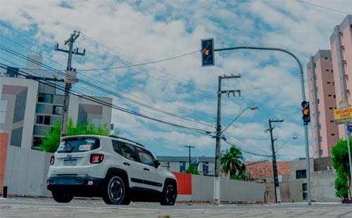 Ministério dos Transportes contesta autorização para avanço de semáforos durante a madrugada em Maceió
