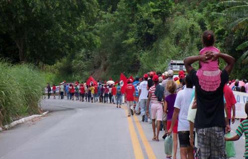 Cerca de 2 mil trabalhadores rurais marcham para Maceió
