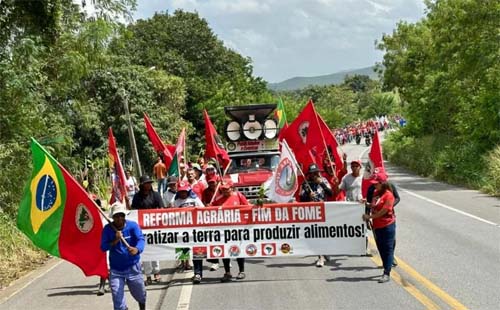 Confronto e Tensão na Laginha Durante Protesto por Reforma Agrária