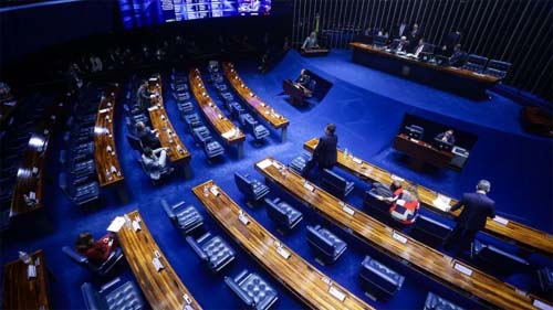 Senado concede bônus de até R$ 300 mil por funcionário após derrubar veto presidencial