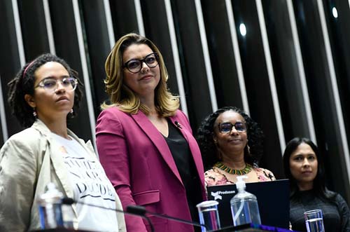 Senado apoia a luta da mulher negra contra o racismo estrutural  