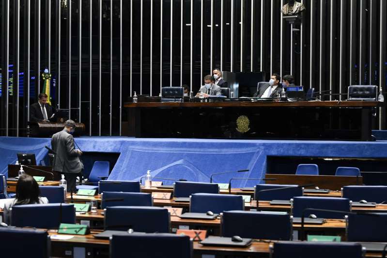 Senado aprova liberação para que universidades e hospitais federais contratem pessoal em 2021