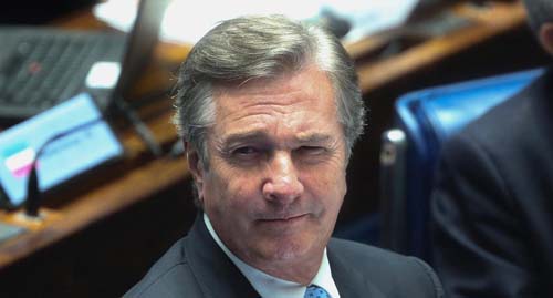 Senador Collor é alvo de investigação da PF sobre lavagem de dinheiro