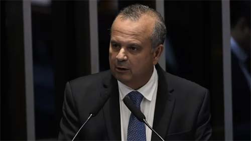 Líder da oposição no Senado anuncia obstrução no Congresso após prisão de Bolsonaro