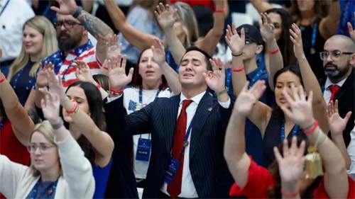Massiva homenagem na Arizona após o assassinato de ativista conservador