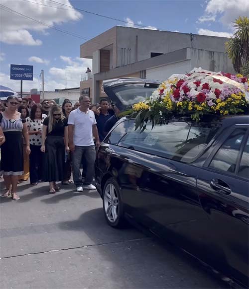 Luto Profundo e Clamor por Justiça Marca Sepultamento de Jovem Enfermeira Assassinada em Penedo