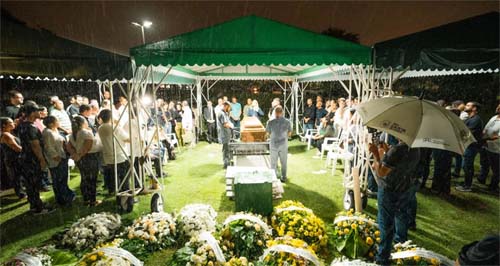 Corpo do ex-deputado Luiz Dantas é sepultado em Maceió com homenagens e despedidas emocionadas
