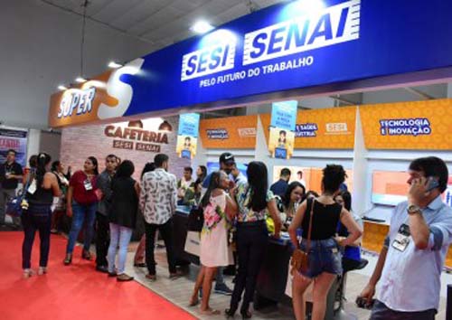 Sesi e Senai atraem público na Fesuper com estande criativo