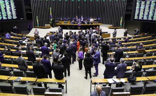 Deputados aprovam texto da reforma tributária e zeram imposto da carne