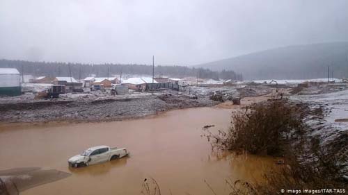 Rompimento de barragem mata ao menos 15 na Sibéria