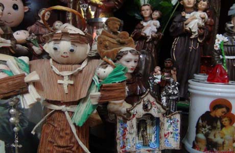 Solteiras abusam da criatividade nas simpatias para Santo Antônio em AL
