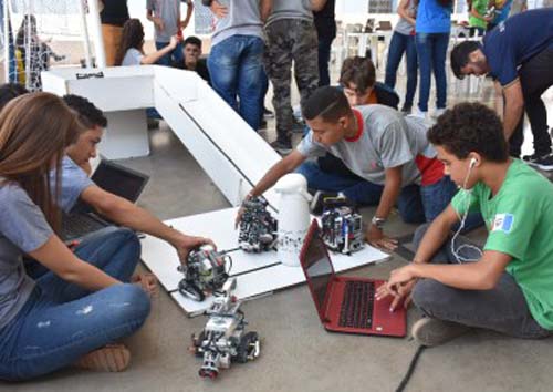 Estudantes participam de simulado visando estadual de Robótica