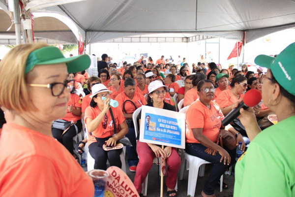 Sinteal protesta contra a reforma da Previdência em frente ao Palácio do Governo