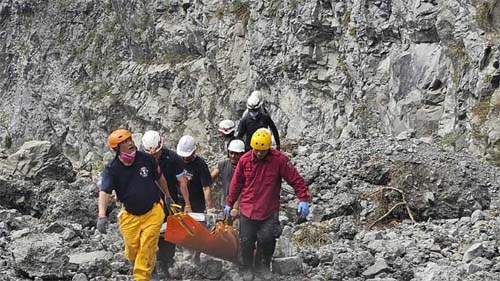 Centenas de pessoas continuam bloqueadas nos escombros após terremoto em Taiwan