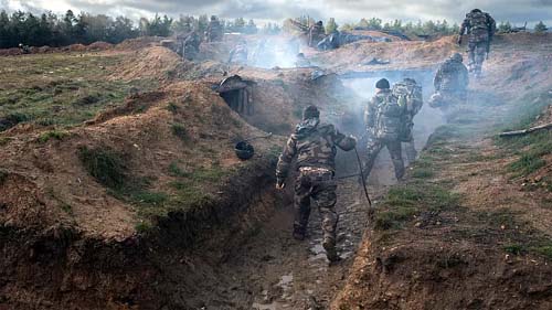 Soldados ucranianos aprendem novas táticas e a usar armas modernas na UE