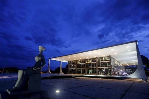 Por unanimidade, STF aprova reajuste de 18% a juízes e ministros