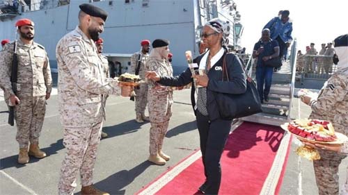 Estrangeiros começam a deixar o Sudão; Biden confirma retirada de funcionários da embaixada americana