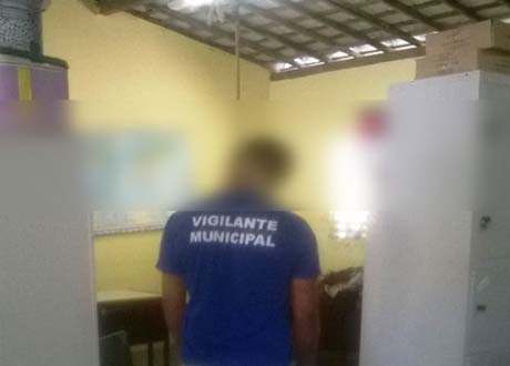 Vigilante escolar comete suicídio por enforcamento dentro de escola em Teotônio Vilela 