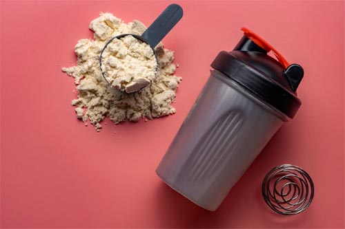 Conheça as diferenças entre creatina e whey protein