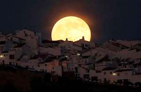 Superlua do ano: satélite fica 30% mais brilhante no domingo