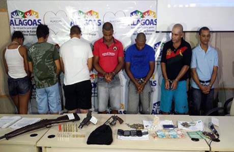 Sete são detidos por suspeita de tráfico e uso de armas restritas à polícia