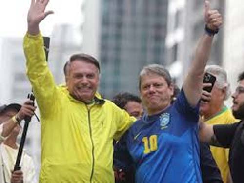 Tarcísio pede autorização a Moraes para visitar Bolsonaro em prisão domiciliar