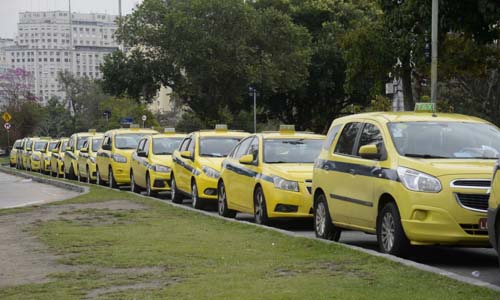 Motoristas relatam alívio com chegada de benefícios do governo