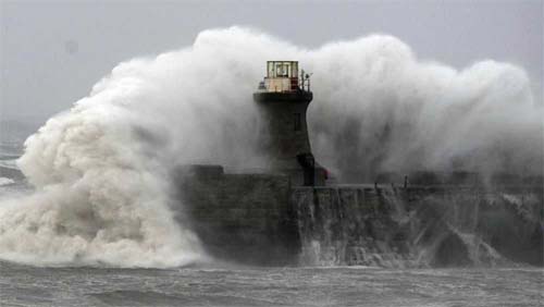 Tempestade Babet faz, pelo menos, dois mortos na Escócia