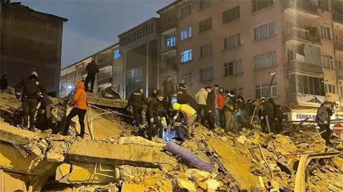 O que se sabe sobre os fortes terremotos que mataram mais de 2,6 mil na Turquia e Síria