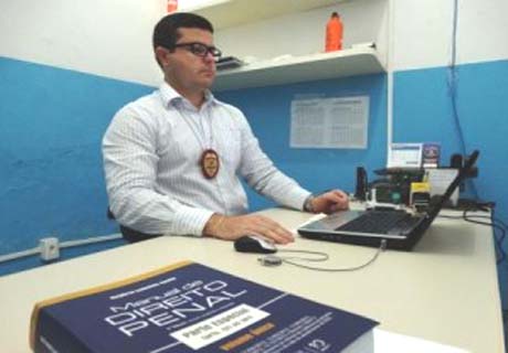 Delegacia conta com três agentes habilitados em línguas estrangeiras 