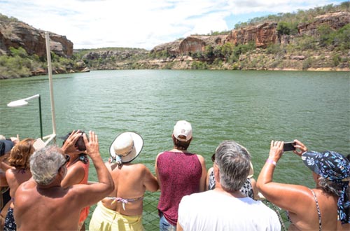 Turistas estrangeiros deixam R$ 3,19 bilhões no país em outubro, melhor resultado para o mês nos últimos 10 anos