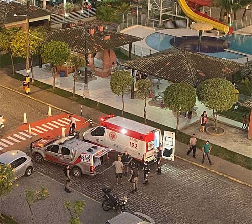 Troca de tiros em condomínio deixa suspeito morto e policial ferido, em Maceió