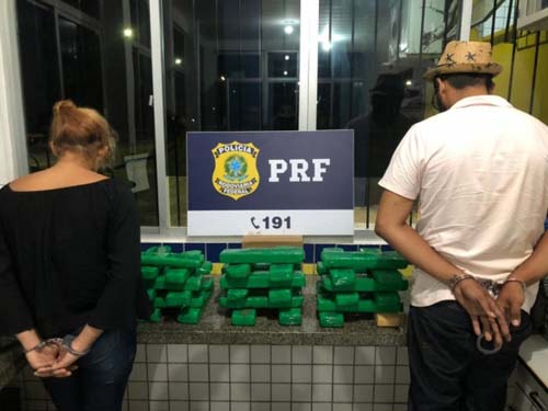 Casal é preso com 30 kg de maconha escondidos dentro de carro em São Sebastião