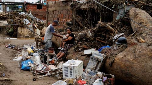 Venezuela: equipes de resgate correm contra o tempo em busca de desaparecidos em deslizamentos