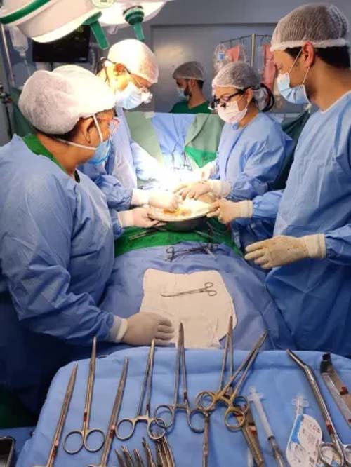 Homem passa por transplante raro em Maceió e vive com dois corações