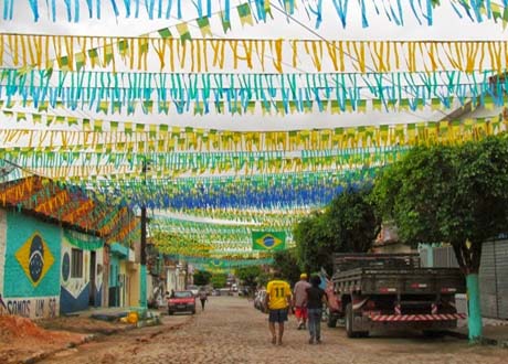 Travessa Tancredo Neves foi eleita a rua mais bem ornamentada da Copa em União