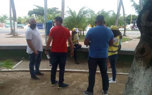 Turista é presa após agredir filho de 6 anos em praça no bairro da Ponta Verde, em Maceió