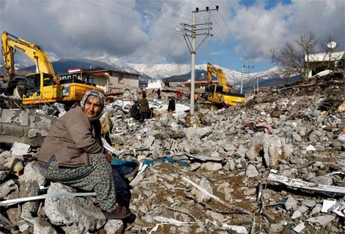 Terremoto: Mortos vão a 5 mil enquanto Turquia e Síria aguardam ajuda internacional
