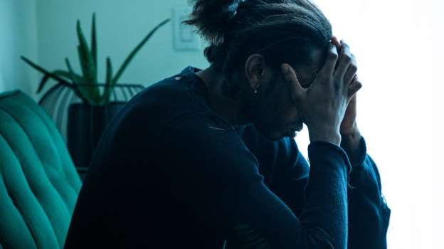 “Trabalho de madrugada porque não dou conta de tudo em casa”, a nova normalidade massacra as mulheres